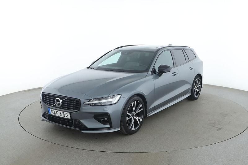 Grå Begagnad 2020 Volvo V60 R-Design Kombi | 334 000 kr (Marknadspris) - Bild 1/3