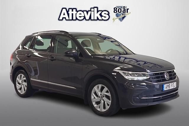 Grå Begagnad 2022 VW Tiguan Life SUV | 229 900 kr (Bra pris) - Bild 1/4