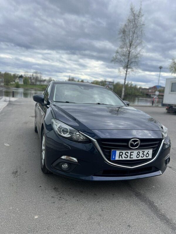 Blå Begagnad 2014 Mazda 3 Core Halvkombi | 129 000 kr (Lite dyr) - Bild 1/4