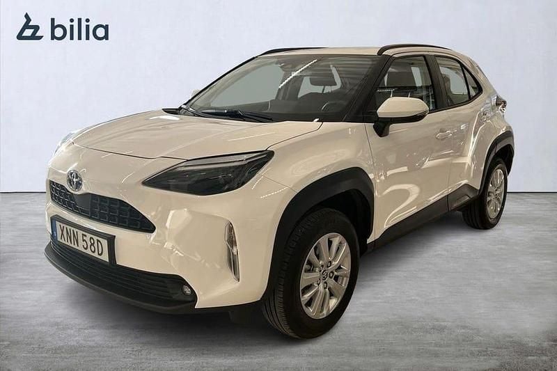 Vit Begagnad 2023 Toyota Yaris Hybrid Active | 259 900 kr (Marknadspris) - Bild 1/4