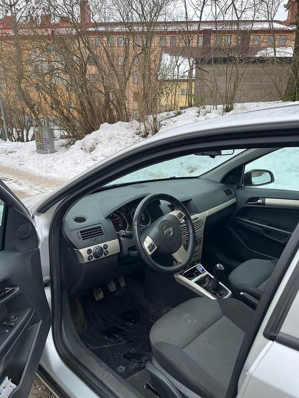 Begagnad Opel Astra 105 HK (77 kW) 2007