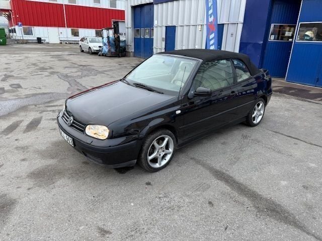 Svart Begagnad 2001 VW Golf Cabriolet Cab | 29 900 kr - Bild 1/4