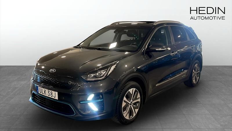 Grå (grey) Begagnad 2021 Kia e-Niro Advance SUV | 279 900 kr (Marknadspris) - Bild 1/4