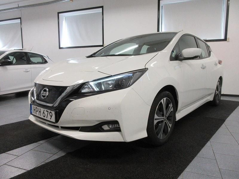 Vit Begagnad 2021 Nissan Leaf Halvkombi | 169 500 kr (Bra pris) - Bild 1/4
