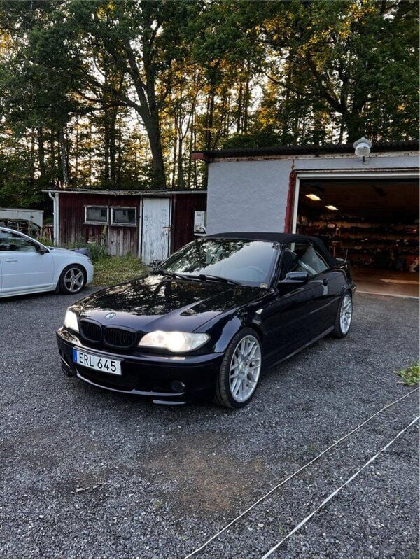 Svart Begagnad 2006 BMW 330 Cabriolet Cab | 120 000 kr (Marknadspris) - Bild 1/4