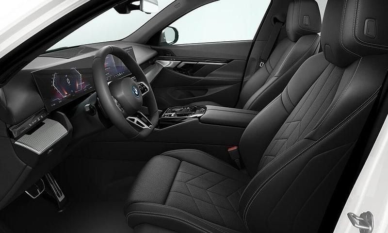 Vit Ny 2026 BMW i5 M Sport Kombi | 804 400 kr (Bra pris) - Bild 1/1