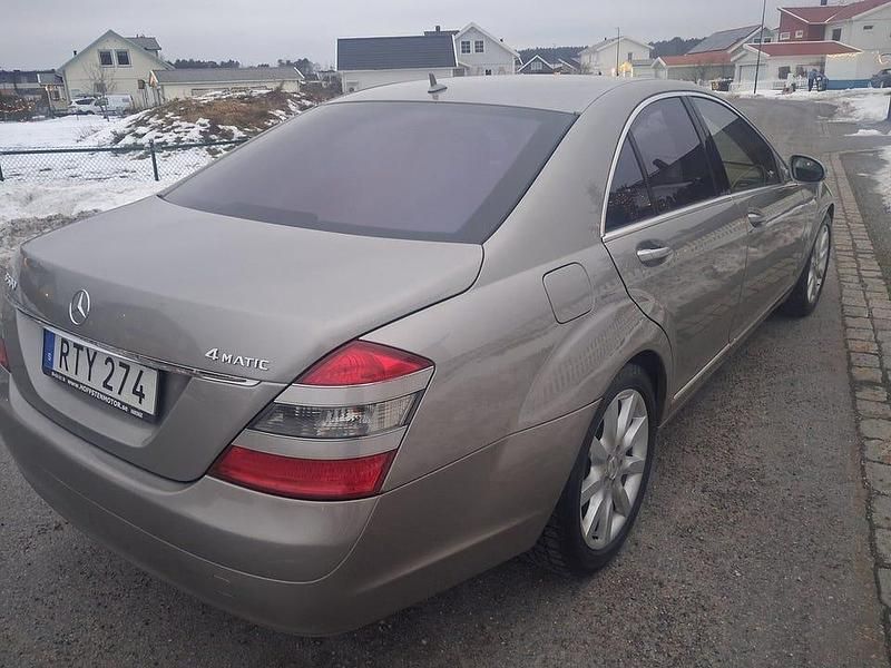 Begagnad Mercedes S500 388 HK (285 kW) 2007 Cubanitsilvermetallic Sedan