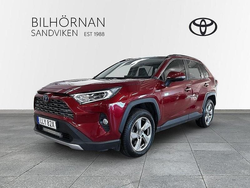 Röd Begagnad 2019 Toyota RAV4 Hybrid Executive SUV | 279 900 kr (Marknadspris) - Bild 1/3