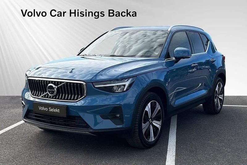 Blå Begagnad 2023 Volvo XC40 Plus SUV | 424 900 kr (Marknadspris) - Bild 1/2
