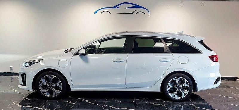 Vit Begagnad 2021 Kia Ceed 2 Kombi | 209 900 kr (Bra pris) - Bild 1/4