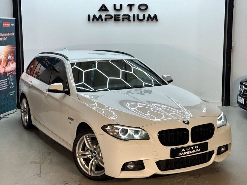 Vit Begagnad 2016 BMW 520 M Sport Kombi | 199 900 kr (Marknadspris) - Bild 1/4