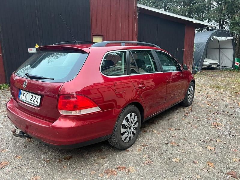 Begagnad VW Golf VI 102 HK (75 kW) 2008 Halvkombi