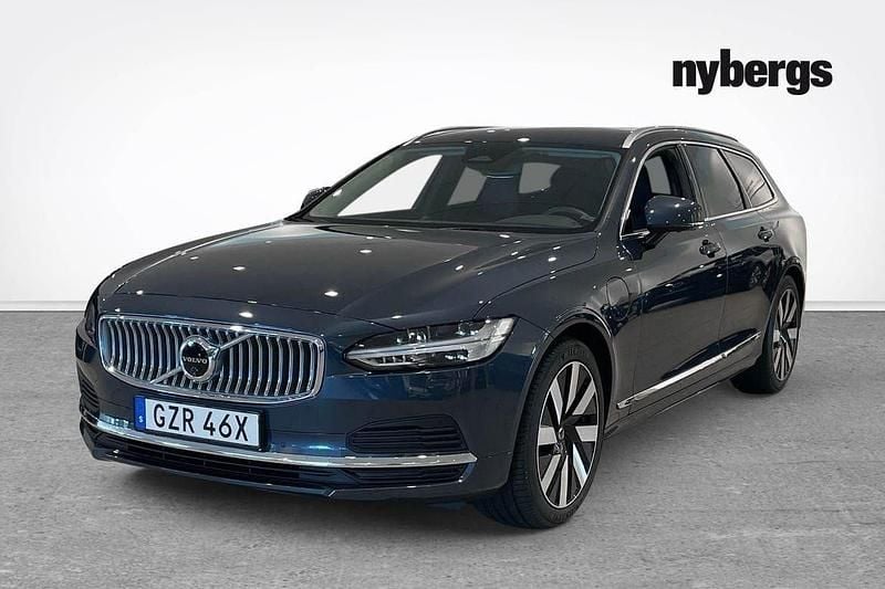 Mörkblå (blå) Begagnad 2024 Volvo V90 Core Kombi | 489 000 kr (Marknadspris) - Bild 1/4