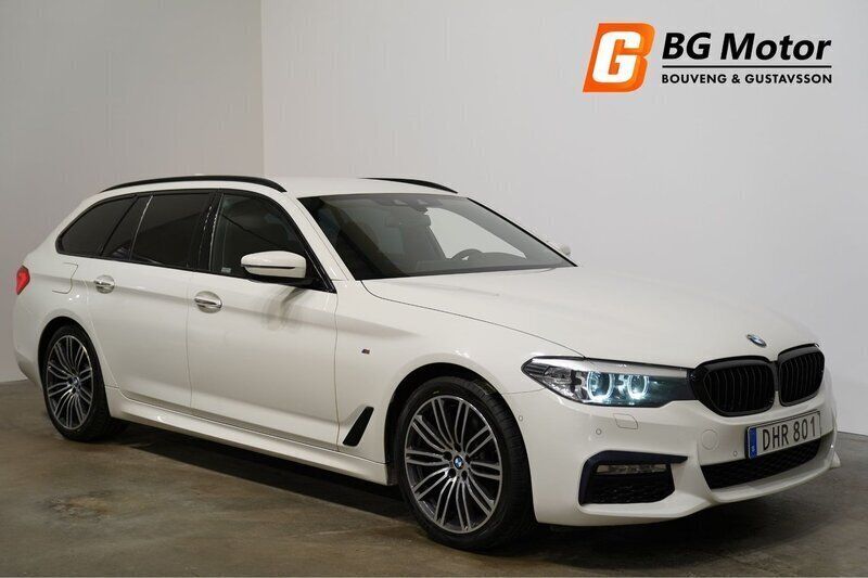 Vit Begagnad 2018 BMW 520 M Sport Kombi | 279 700 kr (Marknadspris) - Bild 1/4