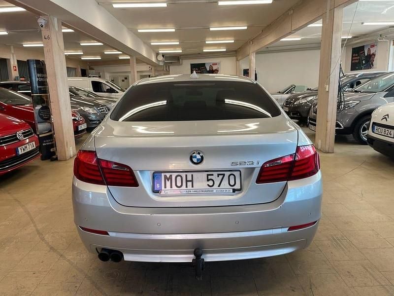 Begagnad 2010 BMW 523 Sedan | 95 999 kr (Bra pris) - Bild 1/4