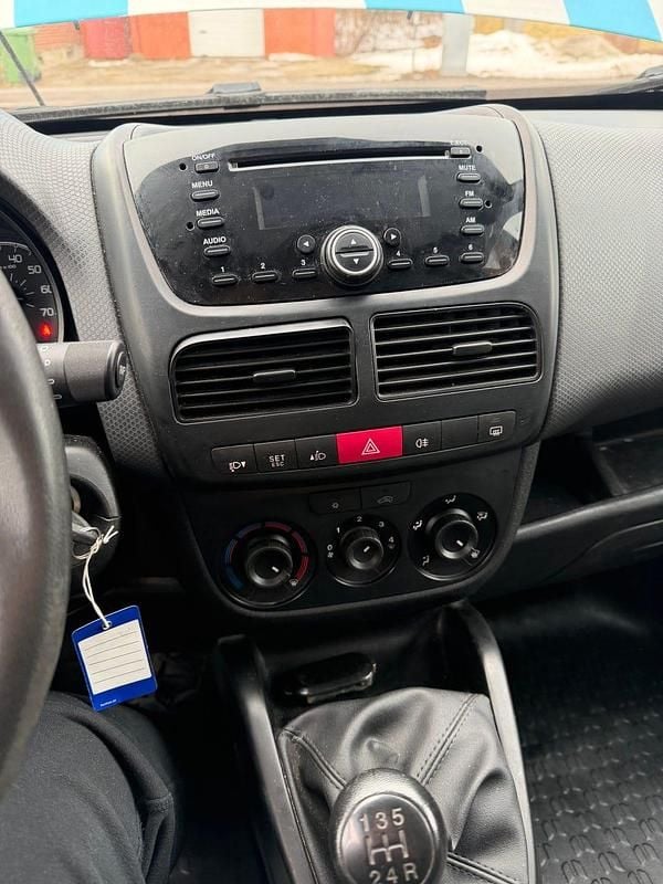 Begagnad Fiat Doblò 90 HK (66 kW) 2014 Minibuss