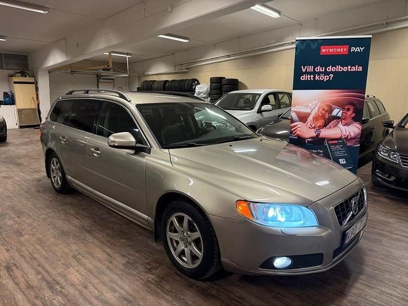 Begagnad Volvo V70 Momentum 146 HK (107 kW) 2009 Ljusbrun Kombi