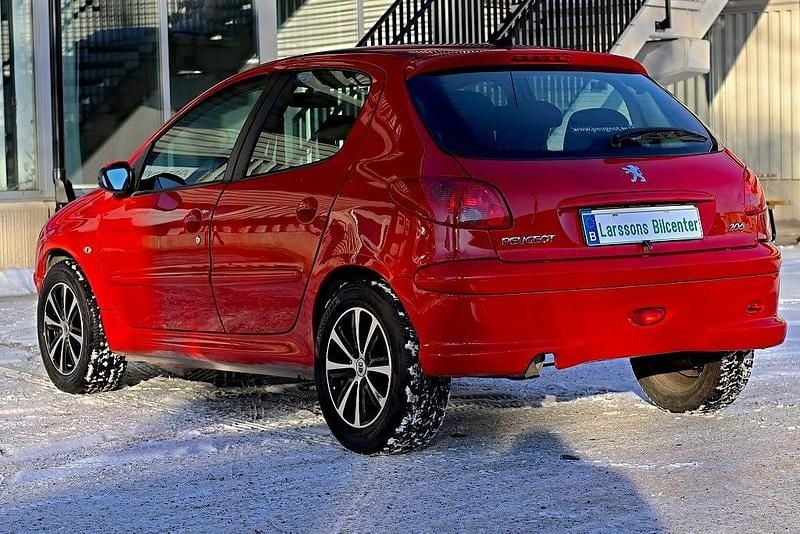 Begagnad Peugeot 206 Sport 109 HK (80 kW) 2005 Röd Halvkombi