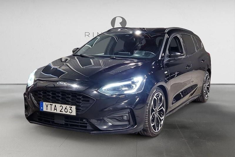 Svart Begagnad 2018 Ford Focus ST-Line Kombi | 139 900 kr (Lite dyr) - Bild 1/3
