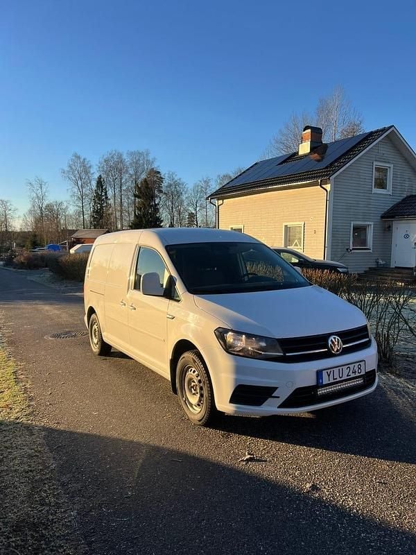 Begagnad 2017 VW Caddy Maxi Minibuss | 119 900 kr (Marknadspris) - Bild 1/4