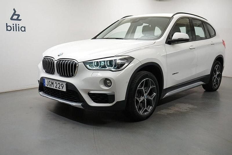 Vit Begagnad 2015 BMW X1 xLine SUV | 189 900 kr (Marknadspris) - Bild 1/4
