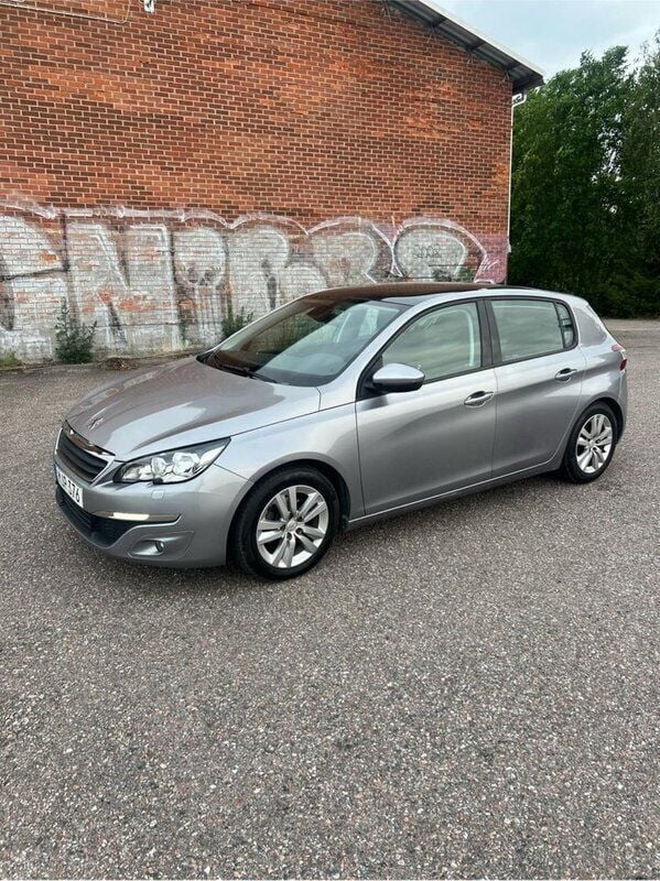 Grå Begagnad 2014 Peugeot 308 Active Halvkombi | 59 000 kr (Superpris) - Bild 1/4
