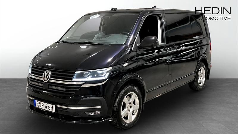 Svart Begagnad 2022 VW Transporter Van | 429 000 kr (Superpris) - Bild 1/4