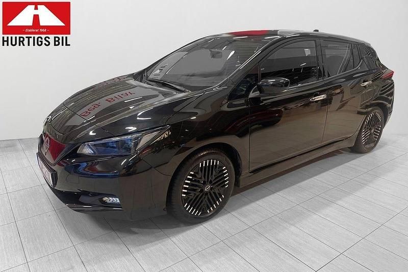 Svart metallic Begagnad 2022 Nissan Leaf N-Connecta Halvkombi | 179 900 kr (Marknadspris) - Bild 1/4