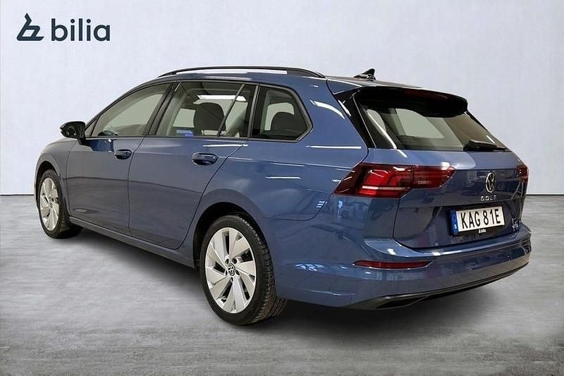 Begagnad VW Golf VIII Life 151 HK (111 kW) 2024 Mörkblå Kombi