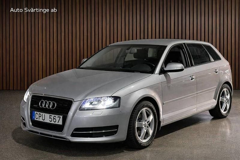 Begagnad Audi A3 Attraction 140 HK (102 kW) 2012 Silver Halvkombi