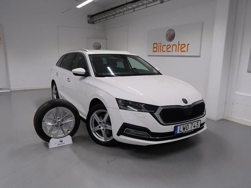 Vit Begagnad 2021 Skoda Octavia Style Kombi | 244 900 kr (Marknadspris) - Bild 1/3