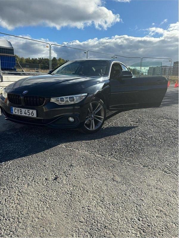 Svart Begagnad 2015 BMW 428 Sport Line Sportkupé | 205 000 kr (Marknadspris) - Bild 1/4