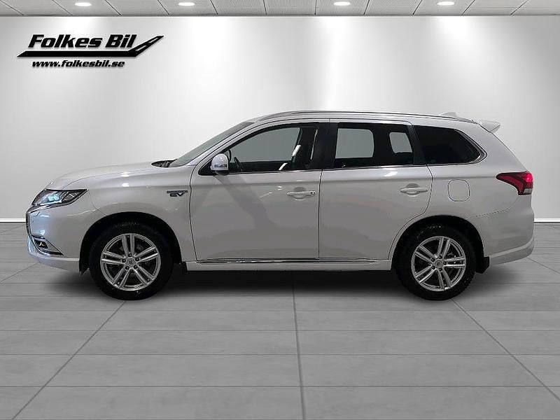 Begagnad Mitsubishi Outlander P-HEV Comfort Edition 224 HK (164 kW) 2019 Vit SUV
