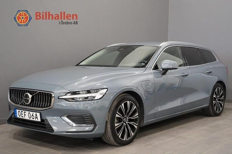 Grå Begagnad 2023 Volvo V60 Inscription Kombi | 379 000 kr - Bild 1/4