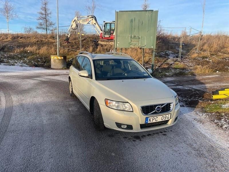 Cosmic white Begagnad 2012 Volvo V50 Kombi | 60 000 kr (Marknadspris) - Bild 1/4