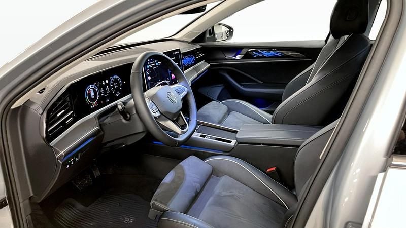 Begagnad VW Passat Elegance 177 HK (130 kW) 2024 Silver Kombi