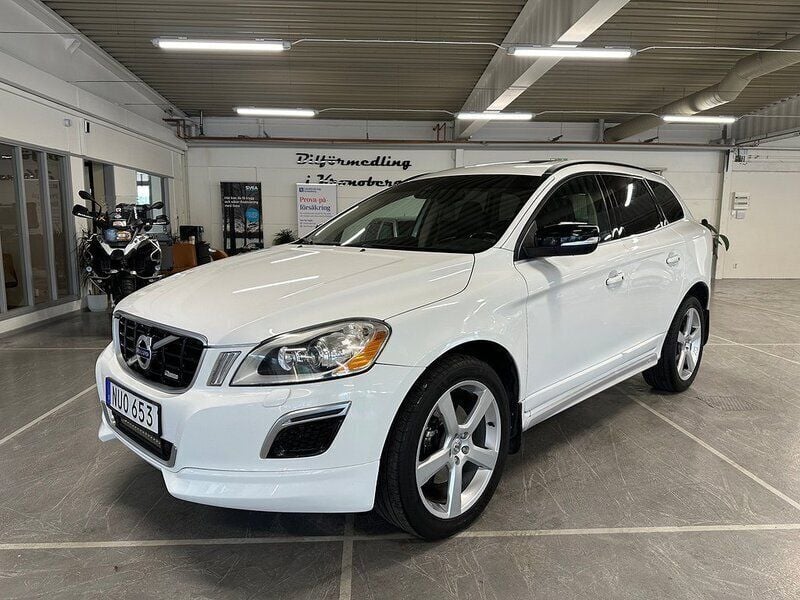 Vit Begagnad 2012 Volvo XC60 R-Design SUV | 119 900 kr (Bra pris) - Bild 1/4