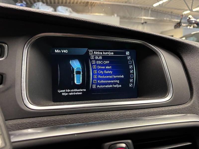 Begagnad Volvo V40 R-Design 150 HK (110 kW) 2016 Vit Halvkombi