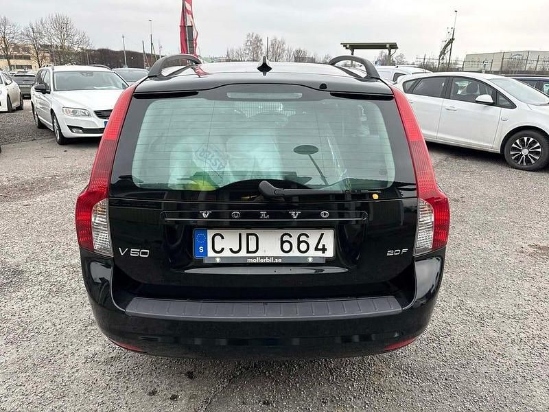 Begagnad Volvo V50 Kinetic 146 HK (107 kW) 2010 Svart Kombi