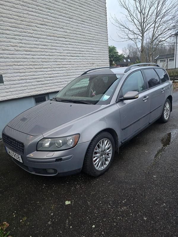 Begagnad 2004 Volvo V50 Kombi | 15 000 kr (Superpris) - Bild 1/4
