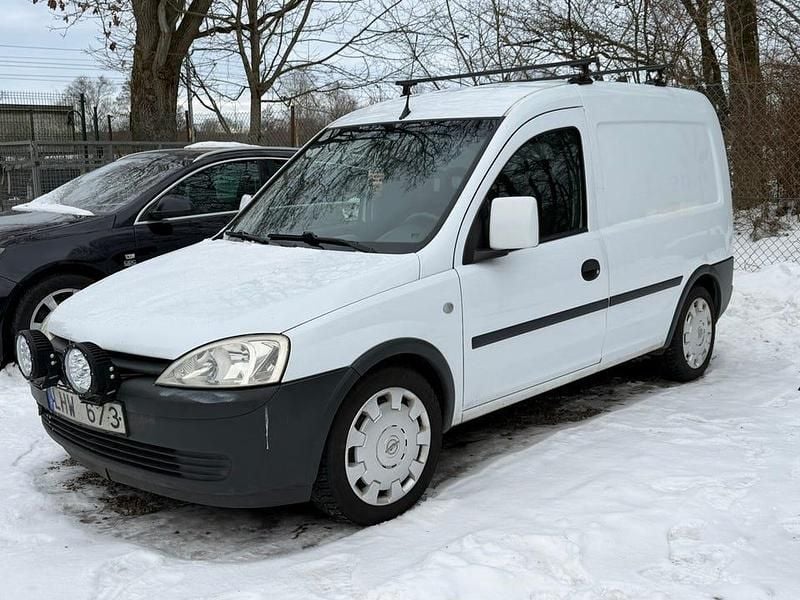 Begagnad Opel Combo 75 HK (55 kW) 2008 Minibuss