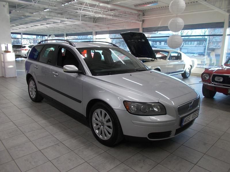 Begagnad Volvo V50 2005 Grå Kombi