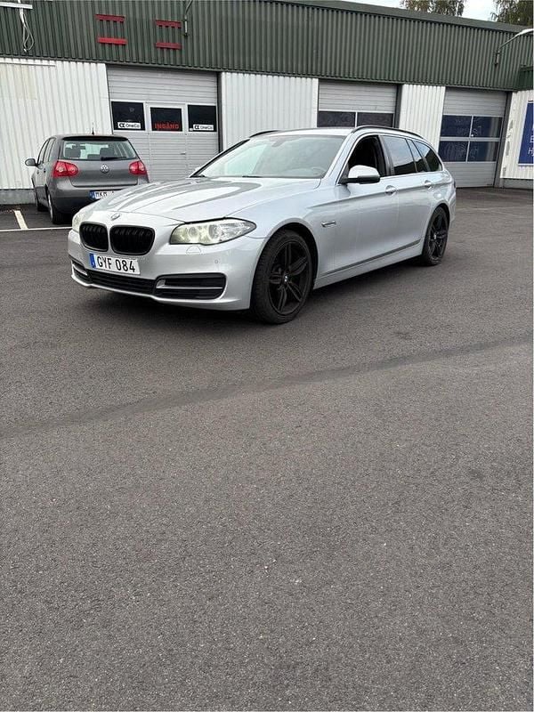 Silver Begagnad 2014 BMW 520 Kombi | 99 900 kr (Marknadspris) - Bild 1/4