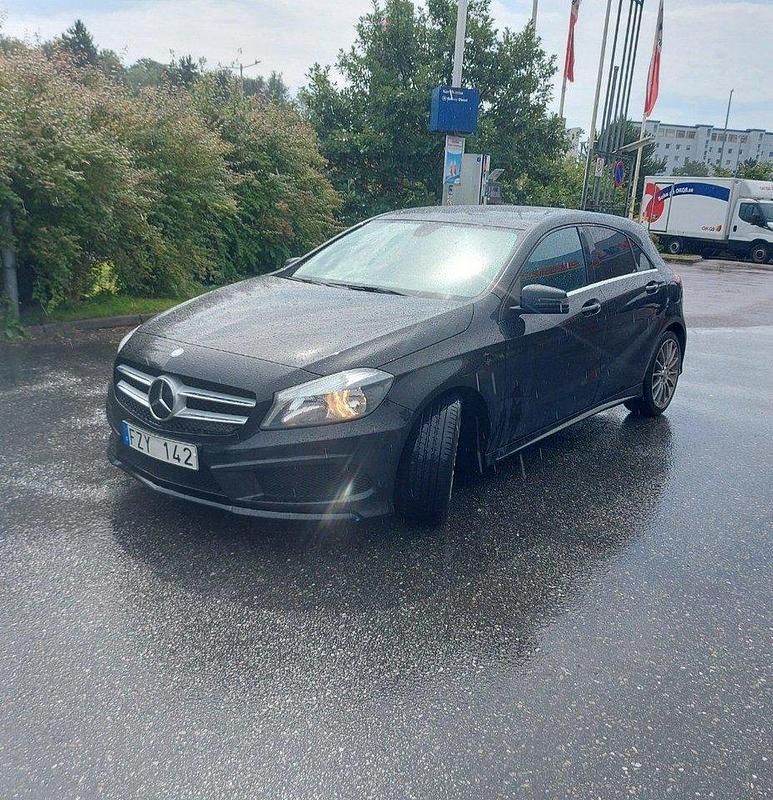 Svart Begagnad 2014 Mercedes A180 AMG line Halvkombi | 115 000 kr (Bra pris) - Bild 1/4