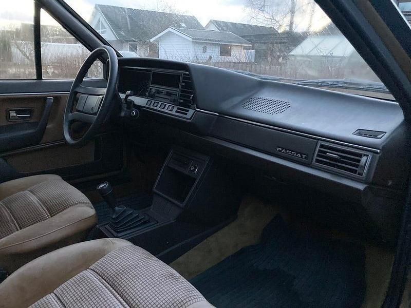 Begagnad VW Passat 115 HK (84 kW) 1981 Sandmetallic Halvkombi