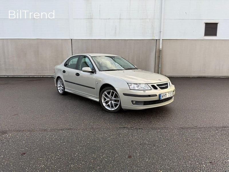 Ljusgul Begagnad 2004 Saab 9-3 Aero Sedan | 39 900 kr (Marknadspris) - Bild 1/4