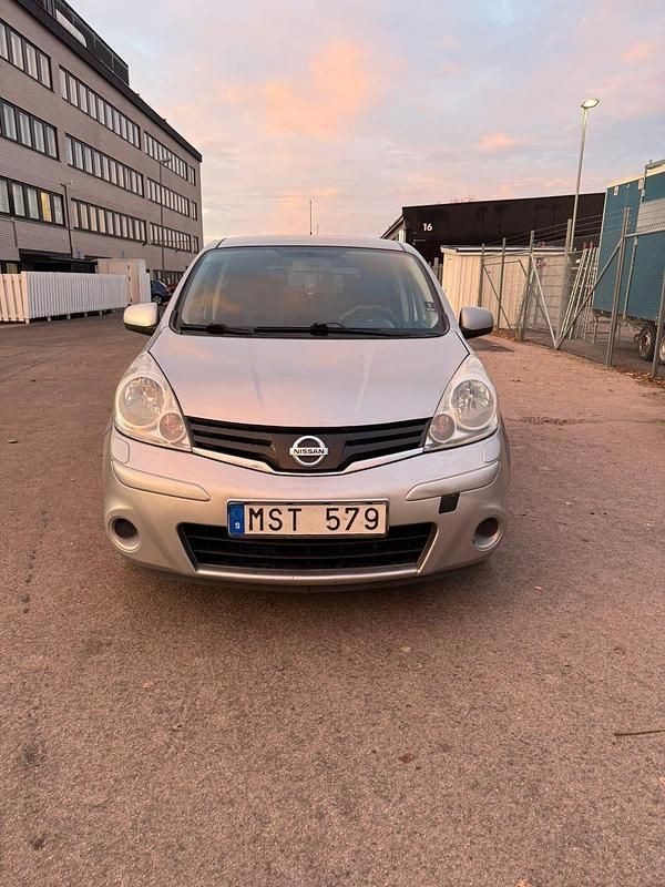 Begagnad 2012 Nissan Note Halvkombi | 33 000 kr (Marknadspris) - Bild 1/4