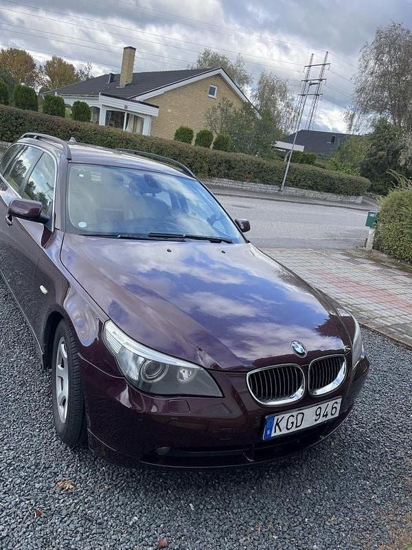 Röd Begagnad 2007 BMW 523 Kombi | 47 990 kr (Bra pris) - Bild 1/4