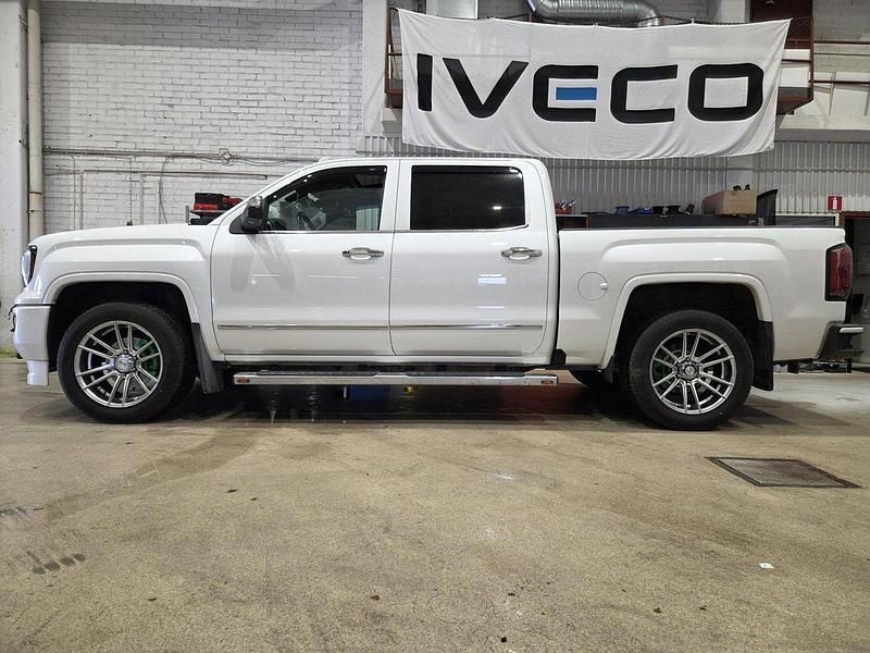 Vit Begagnad 2017 GMC Sierra Pickup | 380 000 kr - Bild 1/3