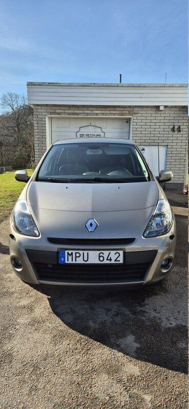 Brun Begagnad 2011 Renault Clio R.S. Halvkombi | 40 500 kr (Marknadspris) - Bild 1/4